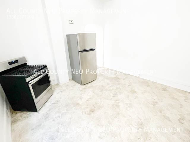 1852 W 45th St - Photo 4 of 15