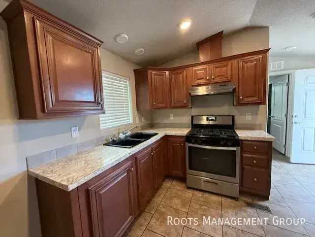 5344 S Park Ave #5 - Photo 2 of 30