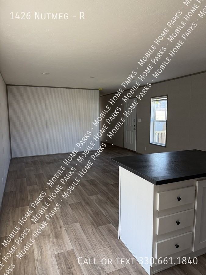 1426 Nutmeg St #R - Photo 2 of 10