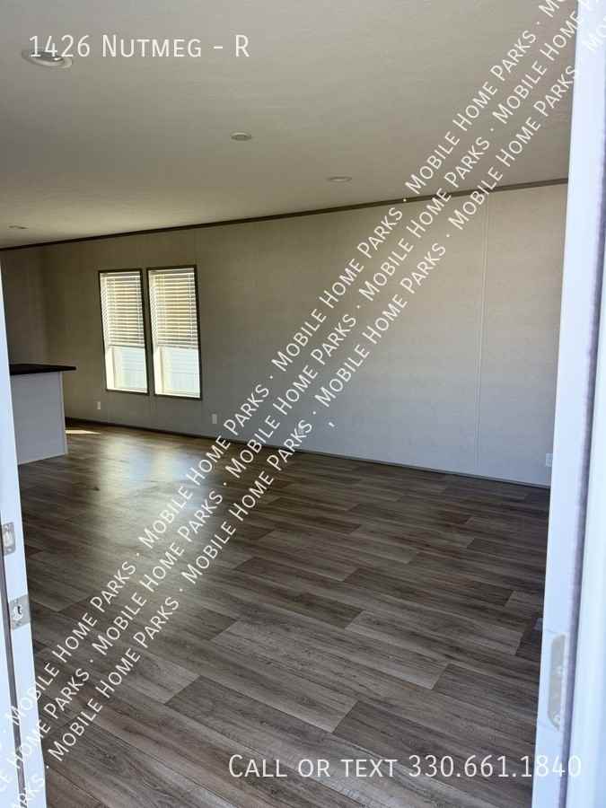 1426 Nutmeg St #R - Photo 3 of 10