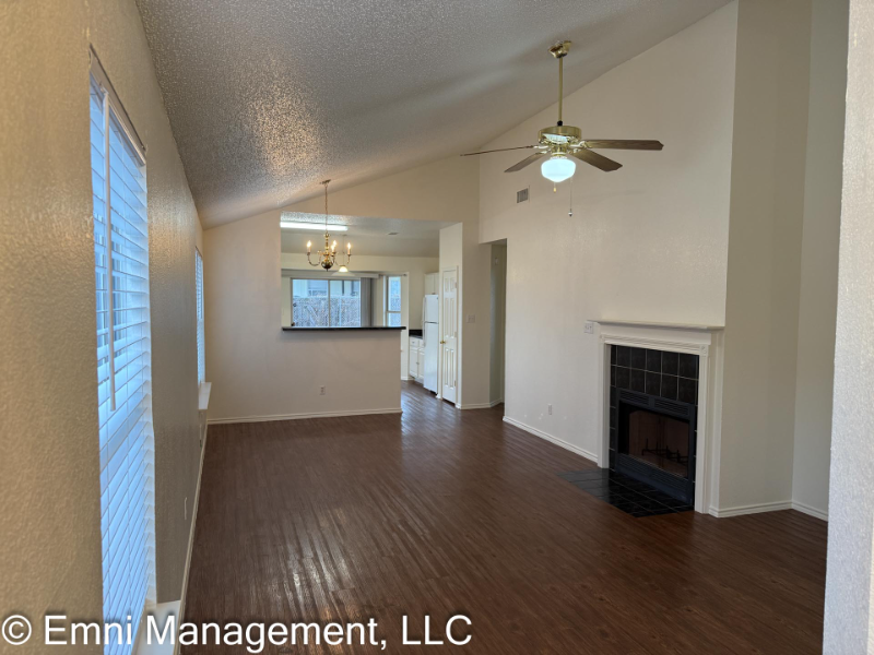 2207 Garrett Dr - Photo 3 of 26