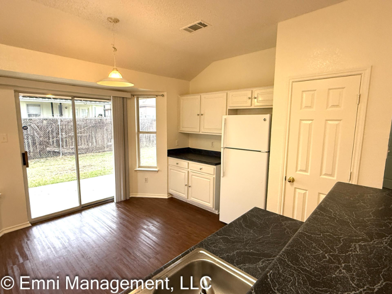 2207 Garrett Dr - Photo 7 of 26