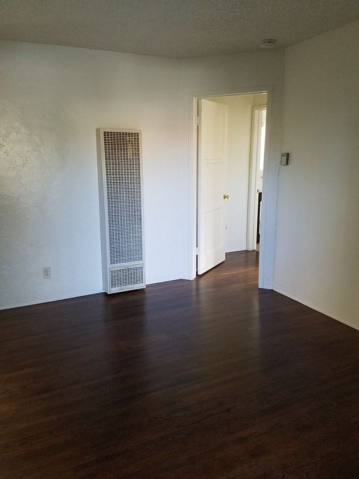 3039 Landis St - Photo 3 of 18