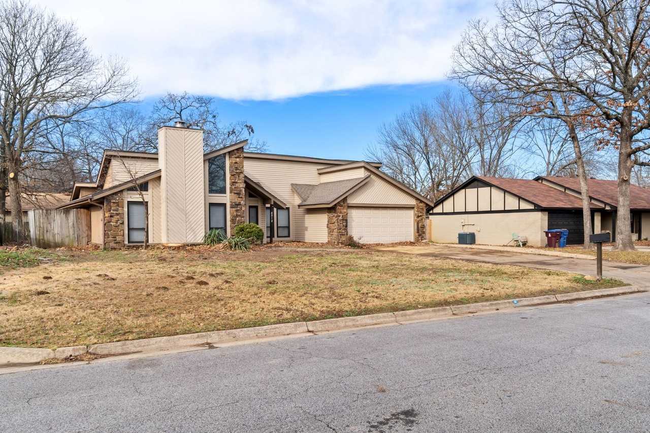 8512 Meadow Dr - Photo 2 of 25