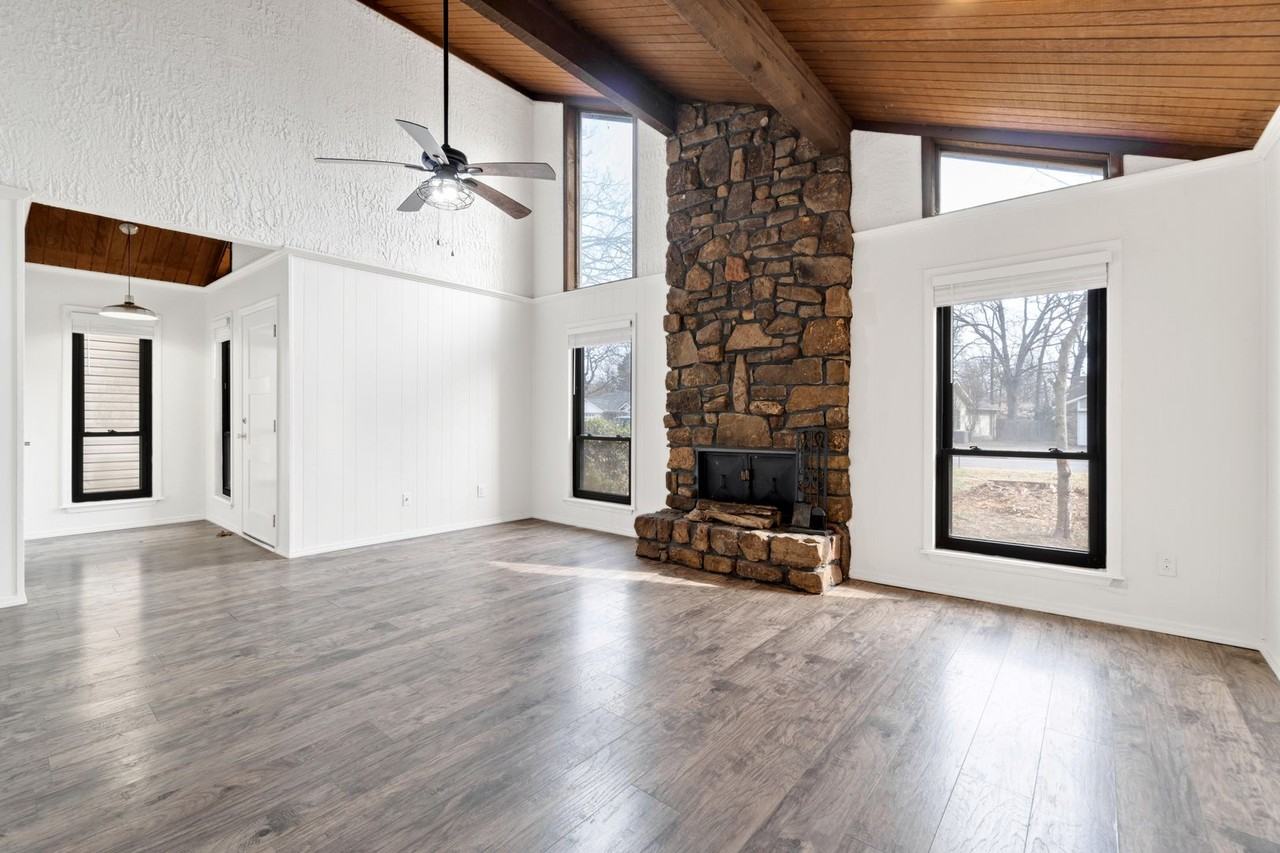 8512 Meadow Dr - Photo 3 of 25