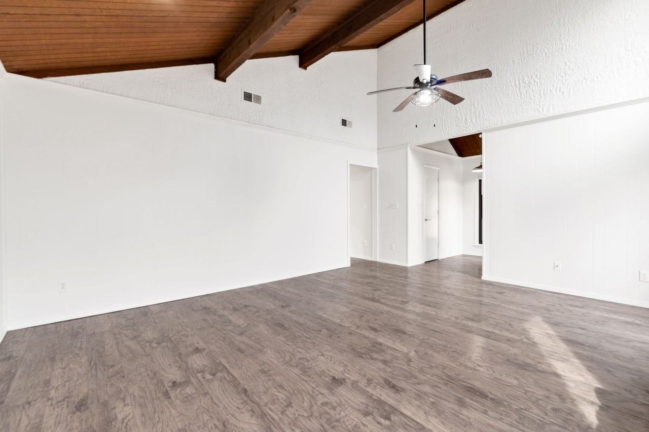 8512 Meadow Dr - Photo 5 of 25