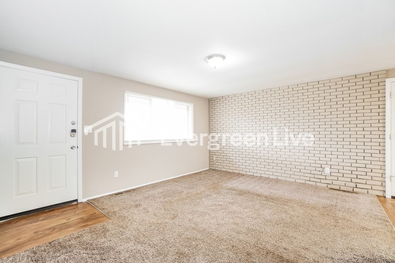 6908 Retton Rd - Photo 4 of 15