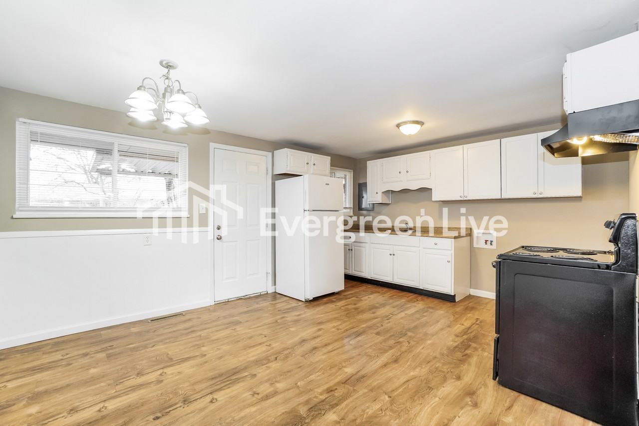 6908 Retton Rd - Photo 5 of 15