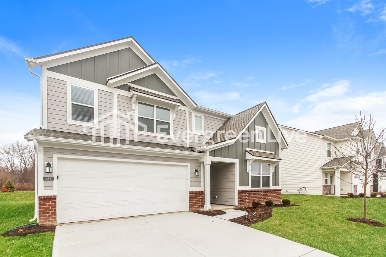 852 Penrose Pl - Photo 3 of 16