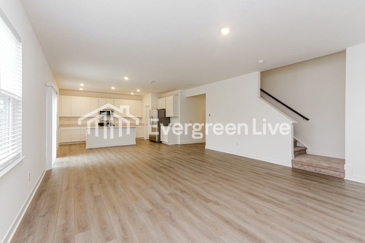 852 Penrose Pl - Photo 4 of 16