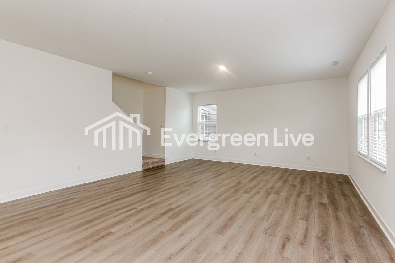 852 Penrose Pl - Photo 5 of 16