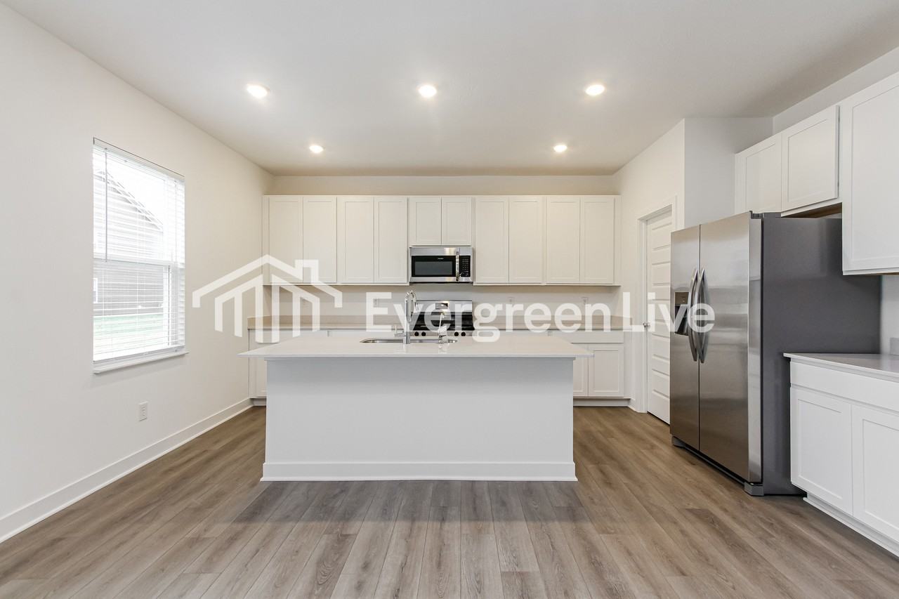 852 Penrose Pl - Photo 6 of 16