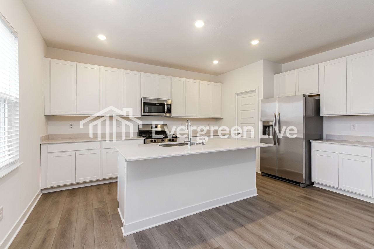 852 Penrose Pl - Photo 7 of 16