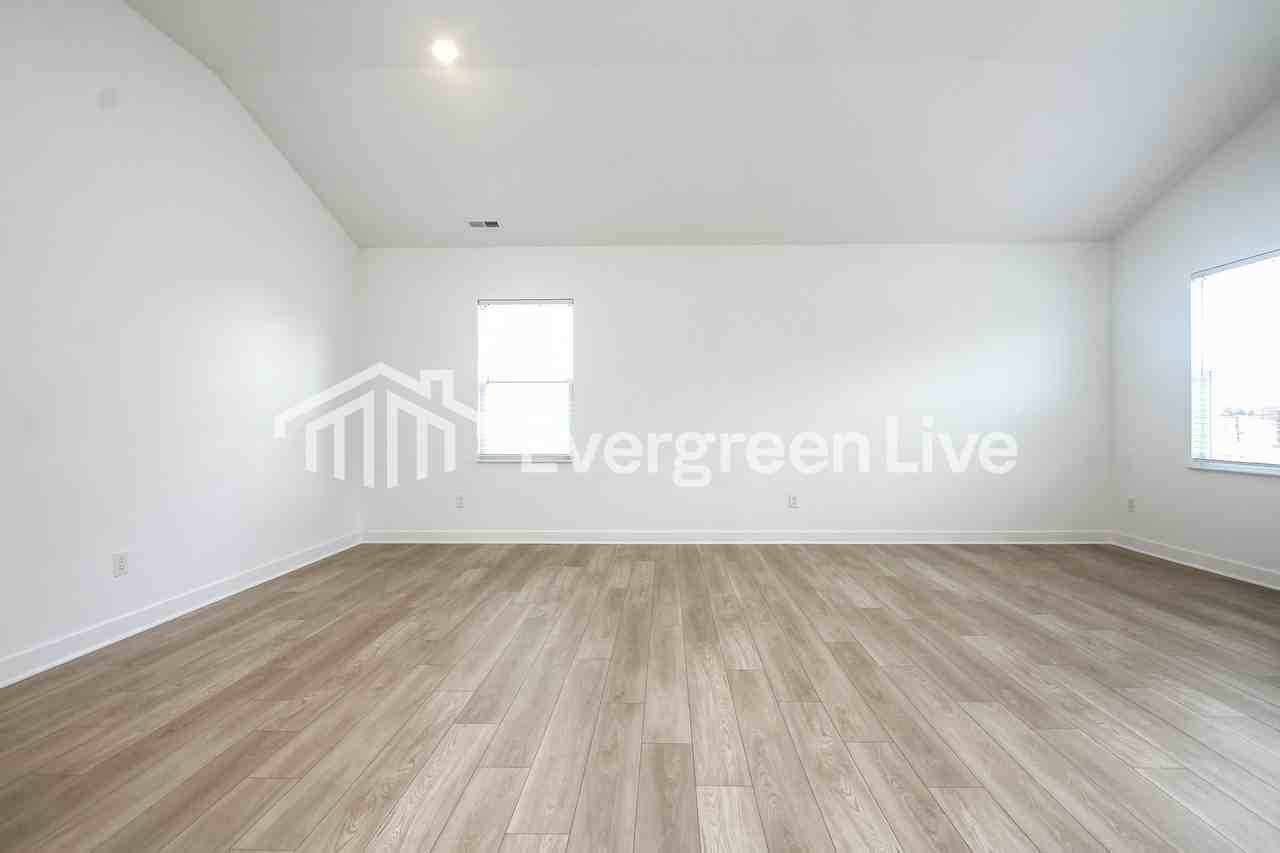 832 Penrose Pl - Photo 5 of 15