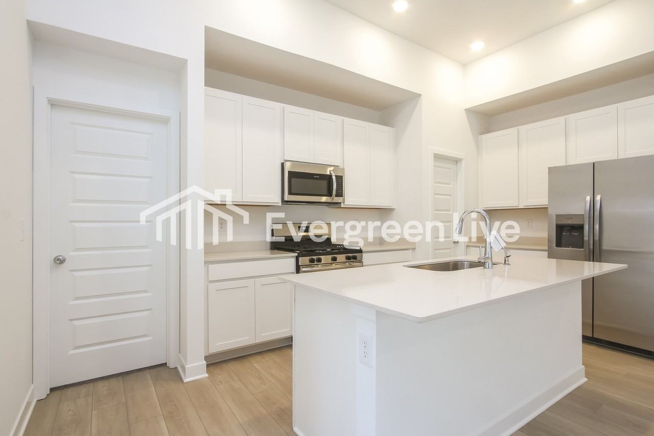 832 Penrose Pl - Photo 6 of 15