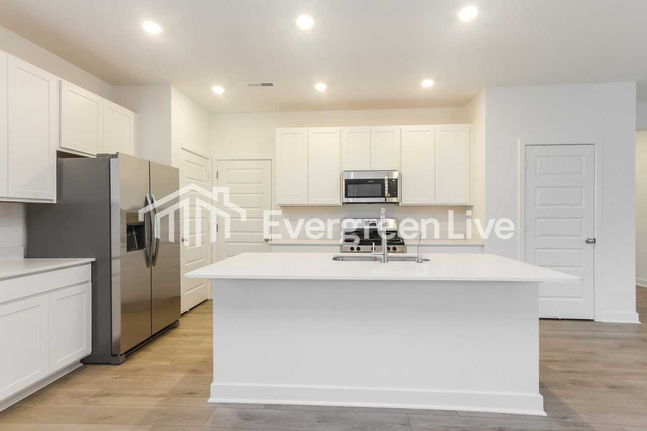 842 Penrose Pl - Photo 5 of 15