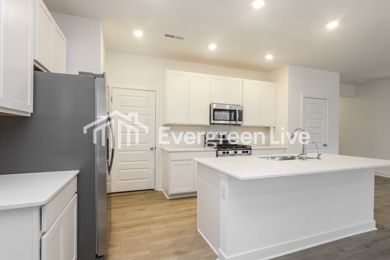 842 Penrose Pl - Photo 6 of 15