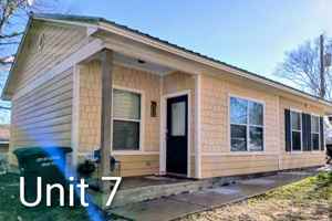 featured image of 204 E Buck St #7