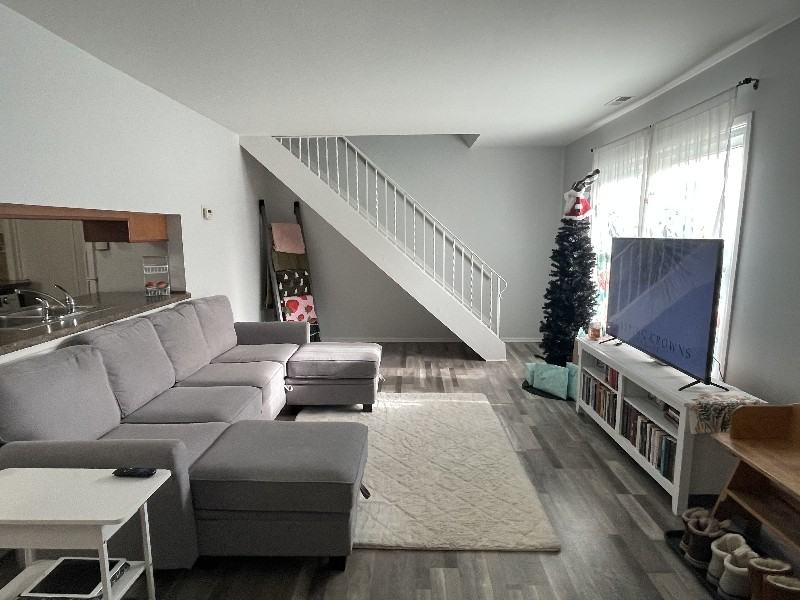 9469 Parkwood N - Photo 3 of 9