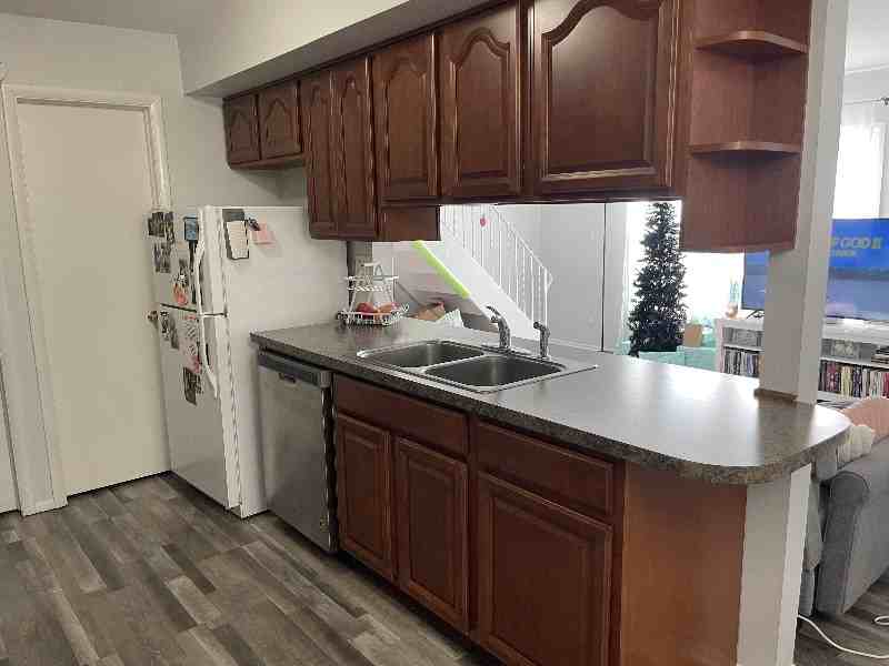 9469 Parkwood N - Photo 4 of 9