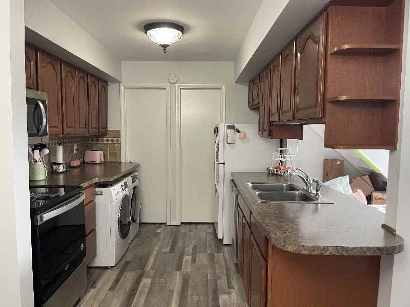 9469 Parkwood N - Photo 6 of 9