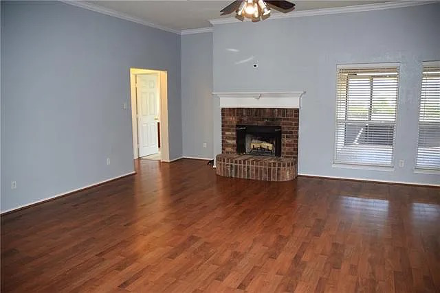 1012 Carlin Ln - Photo 2 of 9