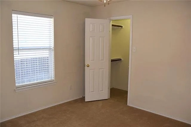 1012 Carlin Ln - Photo 3 of 9