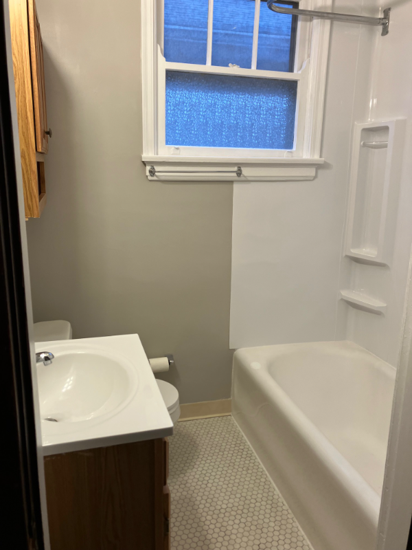 121 W 33rd St #2 - Photo 7 of 12