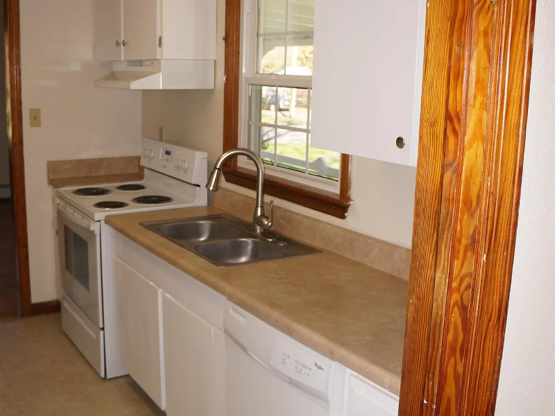 237 Beechwood Ave - Photo 4 of 17