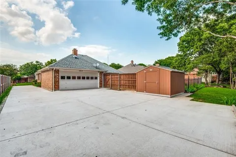 1217 Mackie Dr - Photo 2 of 20