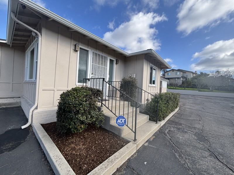 626 Civic Center Dr - Photo 3 of 32