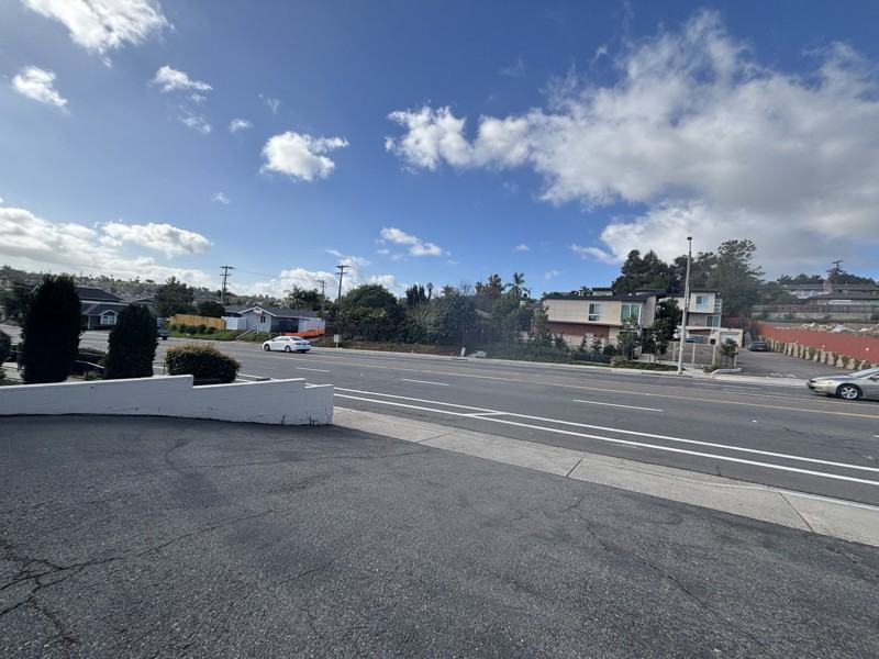 626 Civic Center Dr - Photo 6 of 32