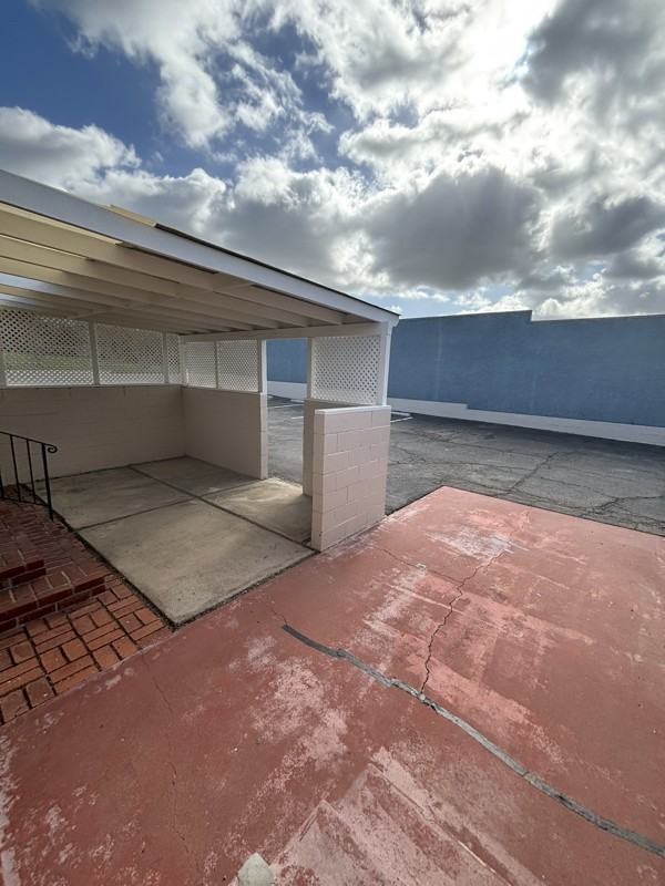 626 Civic Center Dr - Photo 7 of 32