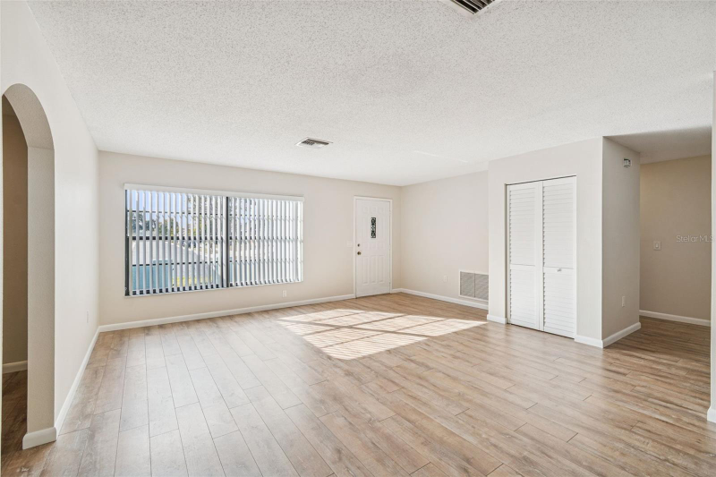 2907 Narcissus Dr - Photo 4 of 20