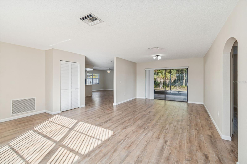 2907 Narcissus Dr - Photo 5 of 20