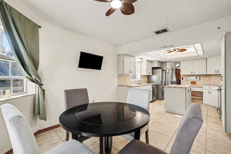 8970 Lismore Ct - Photo 6 of 19