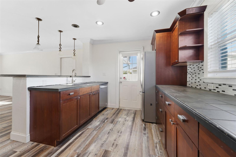 11017 64th Ter - Photo 3 of 20