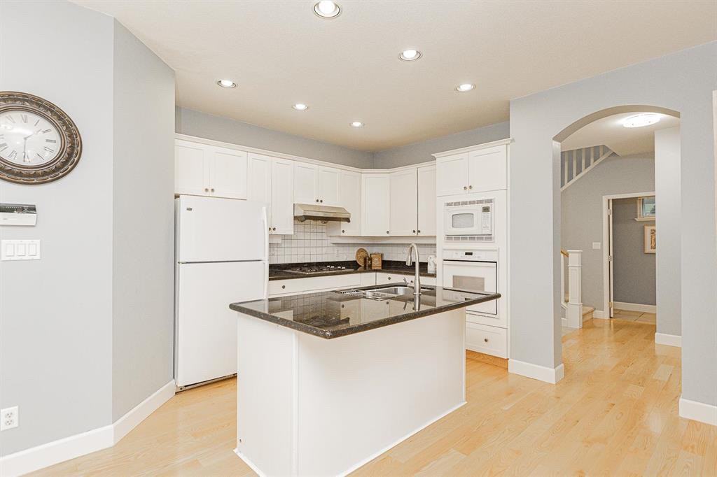 15055 20 Ave - Photo 6 of 20