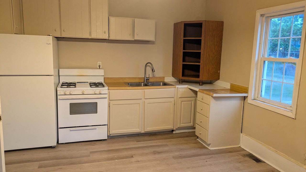 433 East 6th Street-4 #4 - Photo 4 of 6