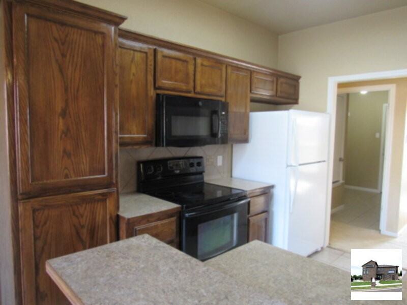 3404 Jacob St - Photo 3 of 13