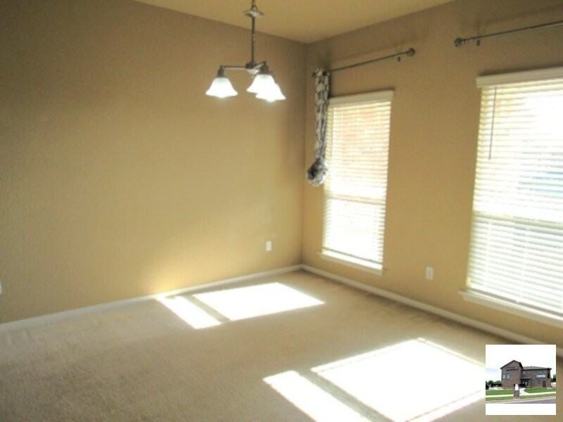 3404 Jacob St - Photo 4 of 13