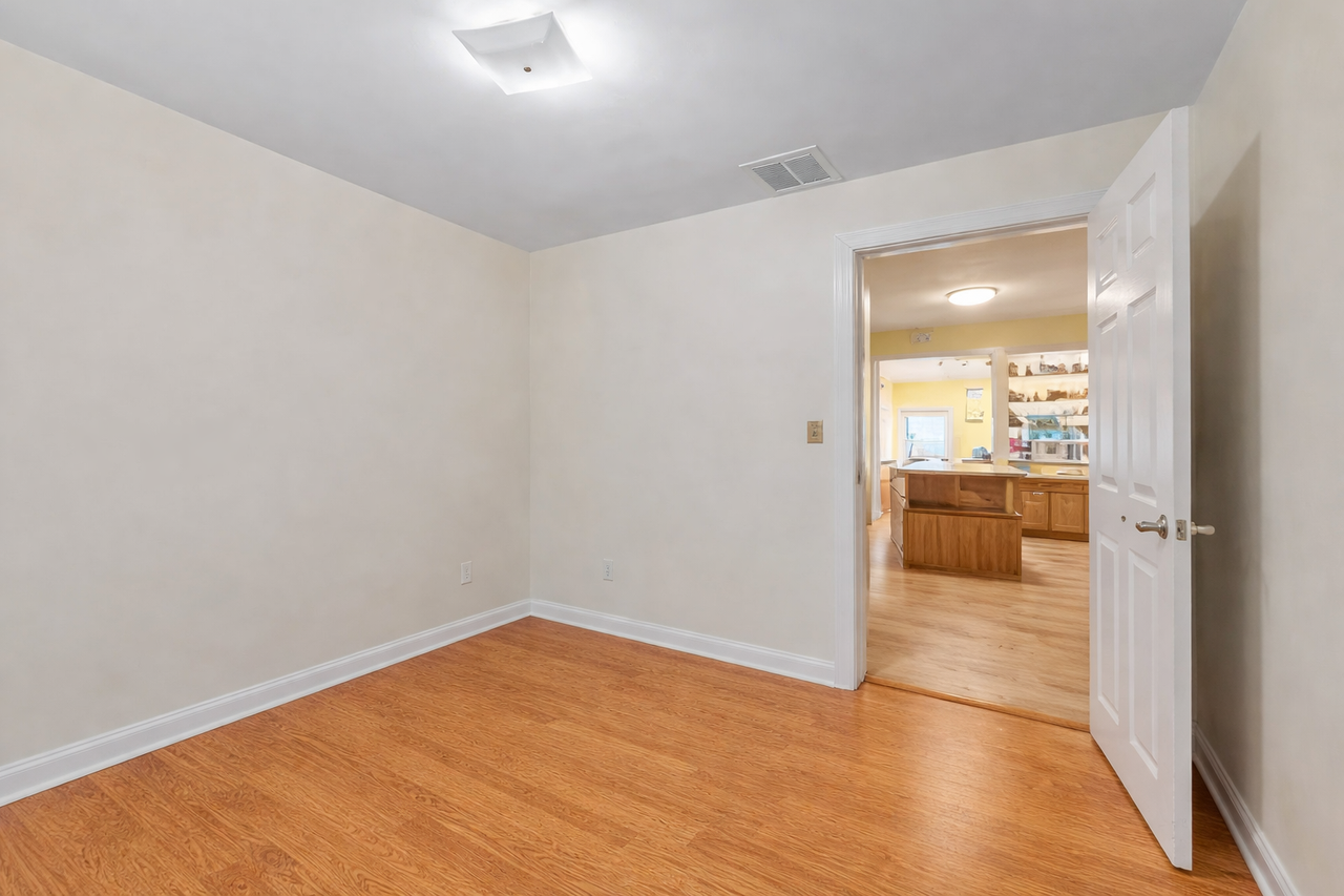 19 Broadway St #21 - Photo 4 of 5