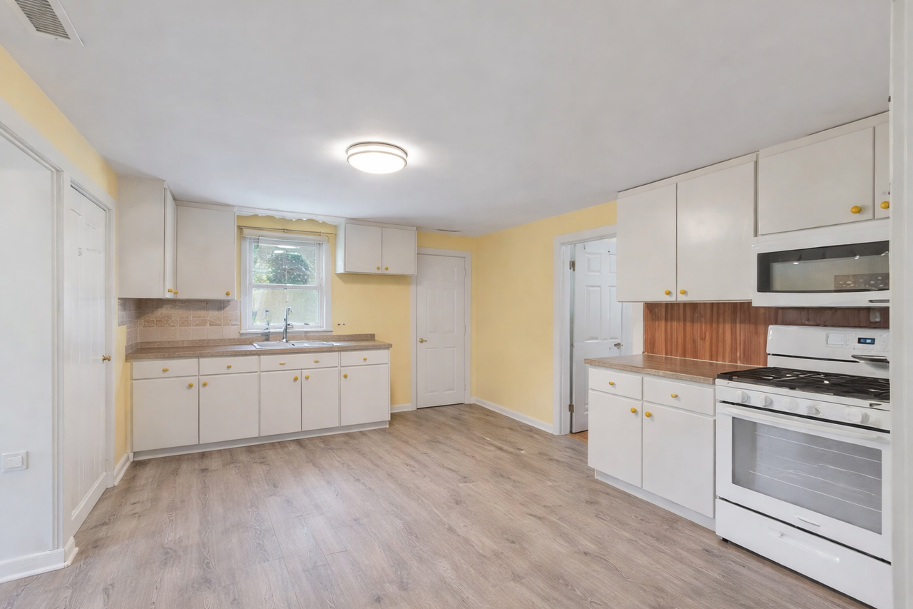 19 Broadway St #21 - Photo 5 of 5