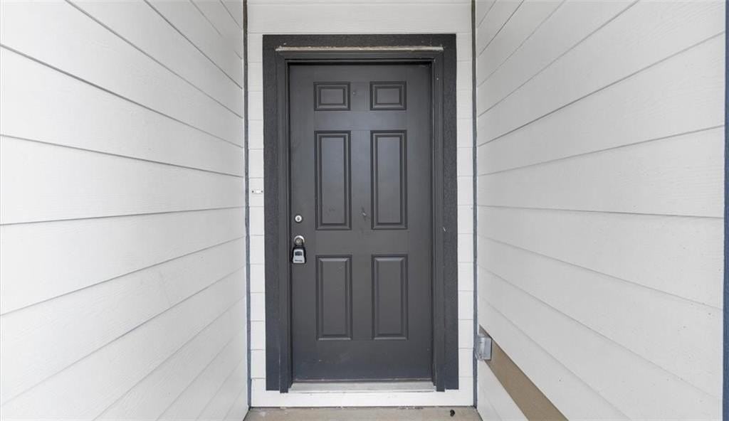 200 Nw Bellflower St - Photo 4 of 28