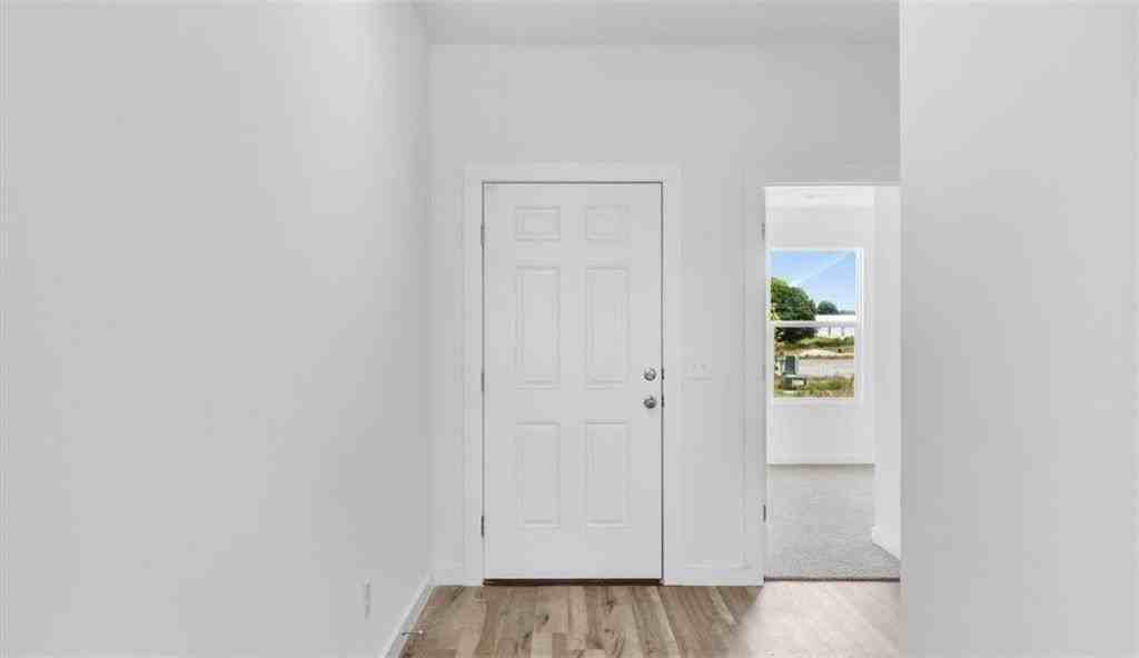 200 Nw Bellflower St - Photo 5 of 28