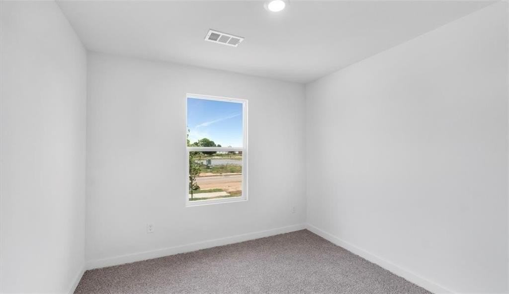 200 Nw Bellflower St - Photo 6 of 28