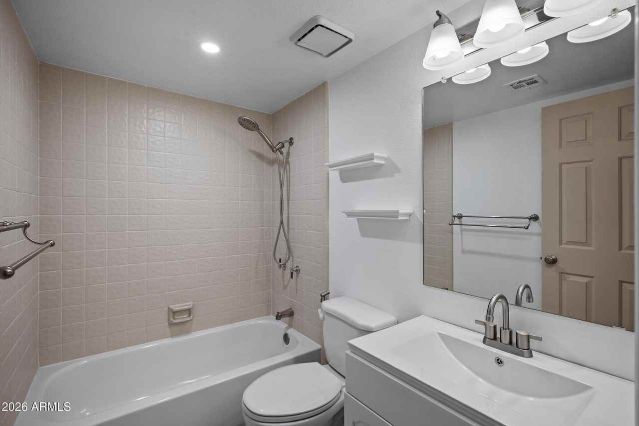 1920 E Maryland Ave Unit 31 #31 - Photo 5 of 33