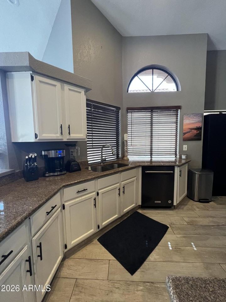 3534 E Verbena Dr - Photo 4 of 15