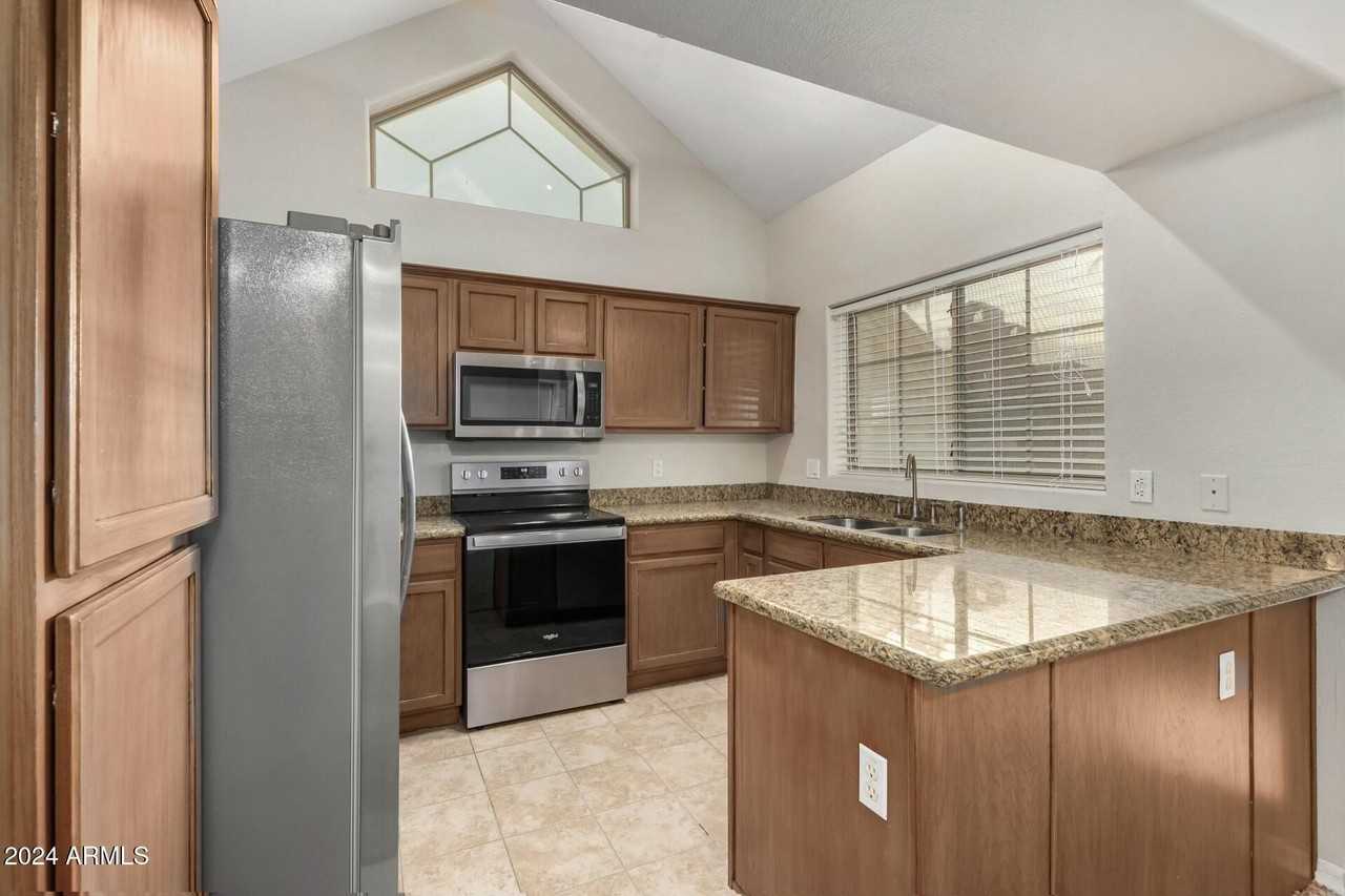 2801 N Litchfield Rd Unit 18 #18 - Photo 4 of 21