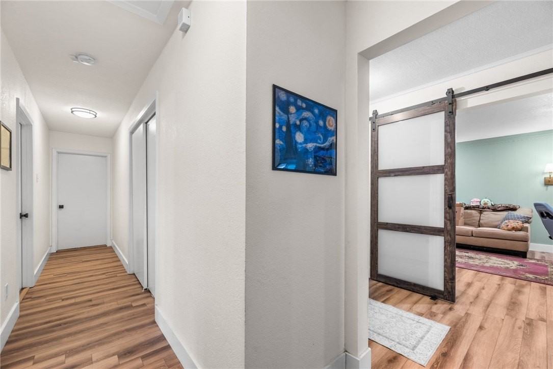 10714 Glenwood St - Photo 4 of 31